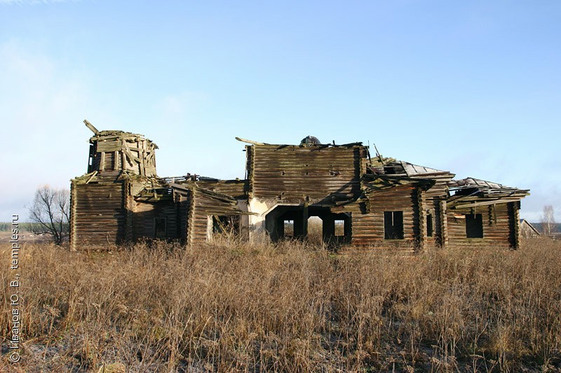 Руины деревянной Николькой церкви (Кольчугино)
