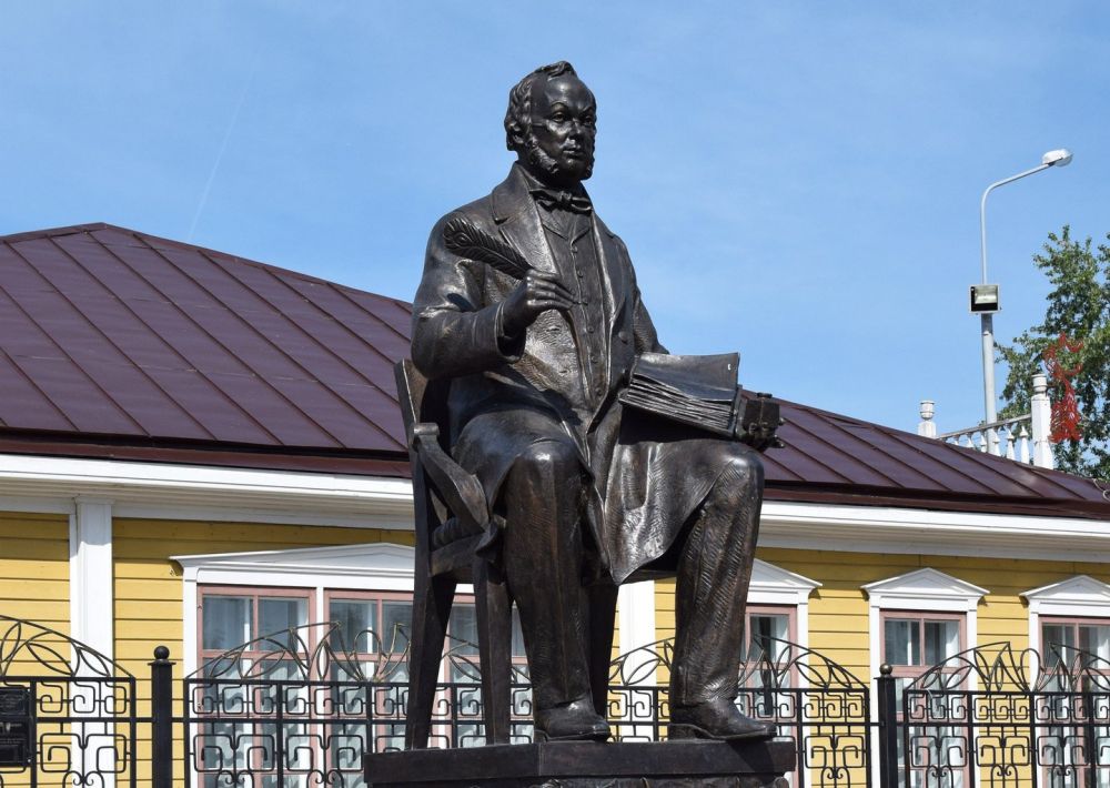 Памятник Петру Павловичу Ершову (Ишим)