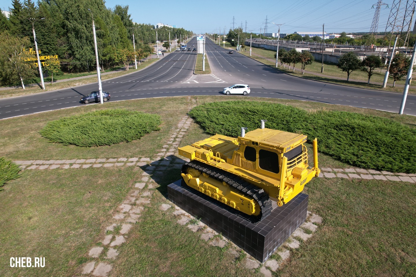 Памятник первому серийному трактору (Чебоксары)