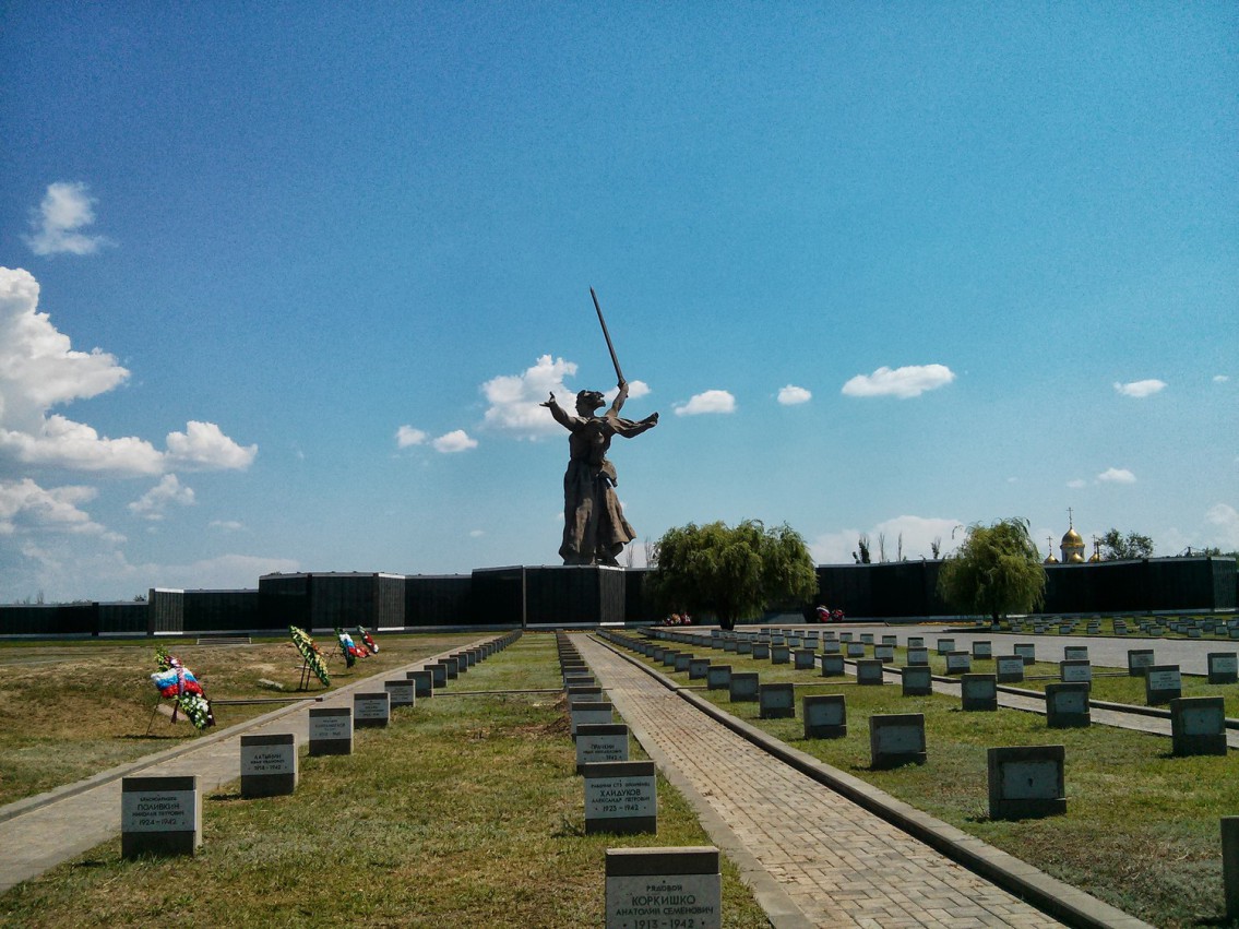Воинское мемориальное кладбище на Мамаевом Кургане (Волгоград)