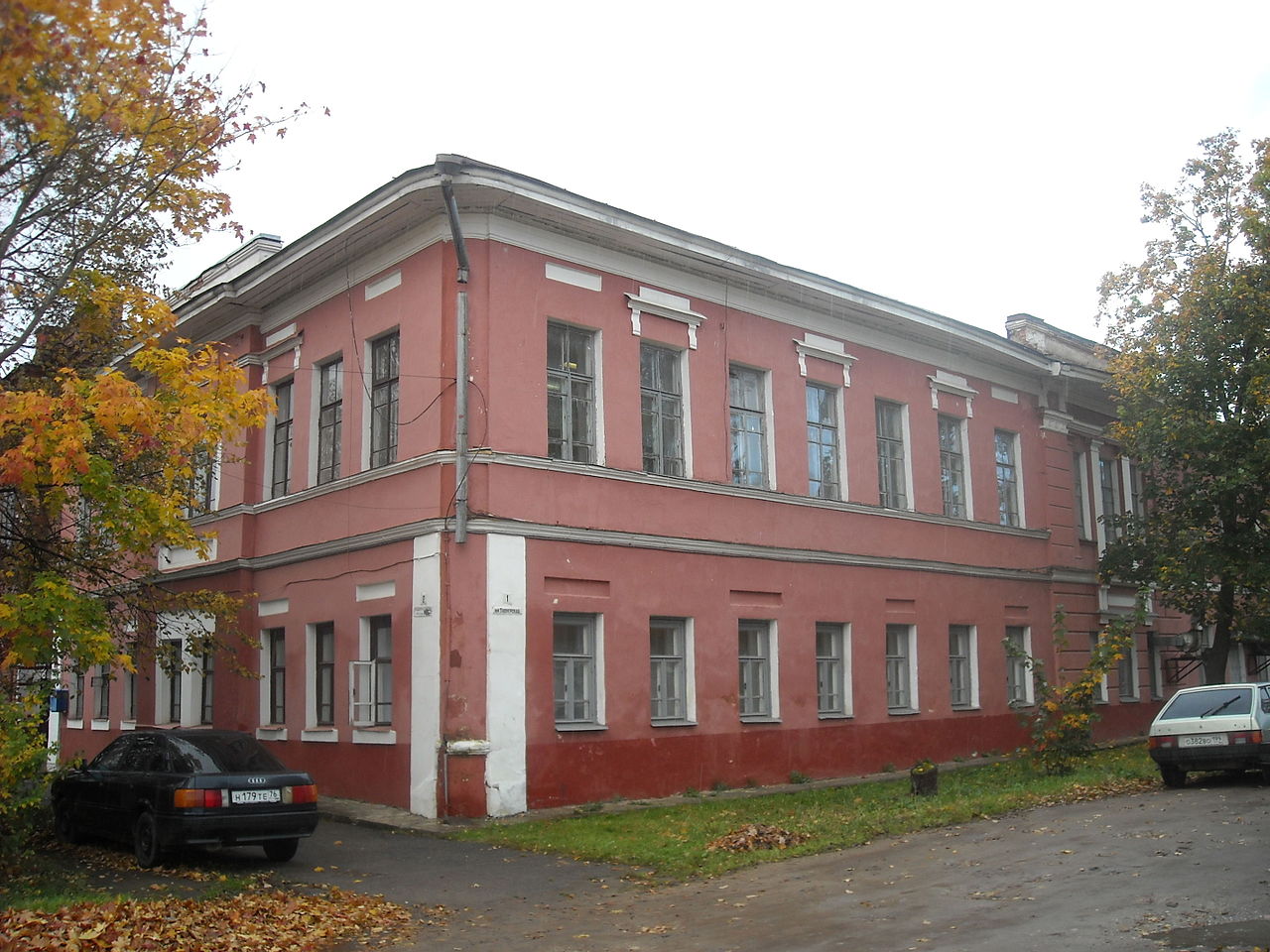 Здание женской гимназии (Углич)