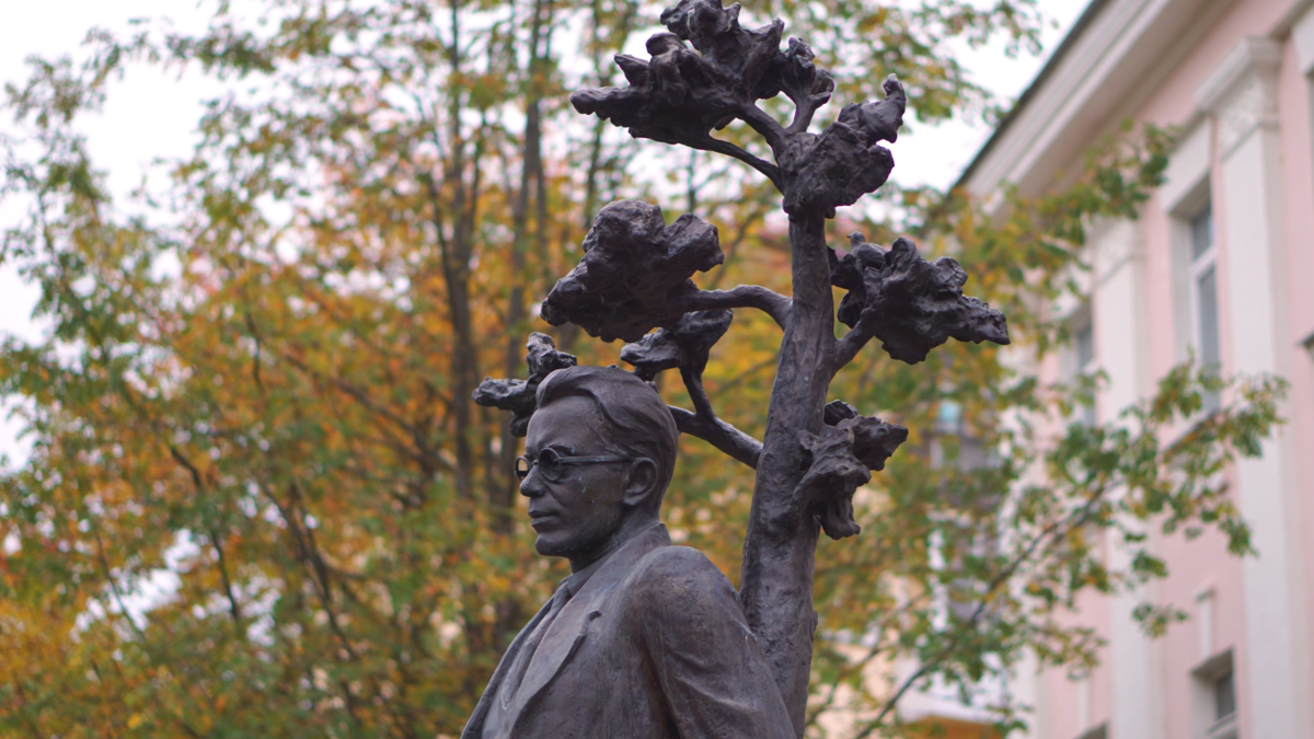 Памятник М. В. Исаковскому (Смоленск)