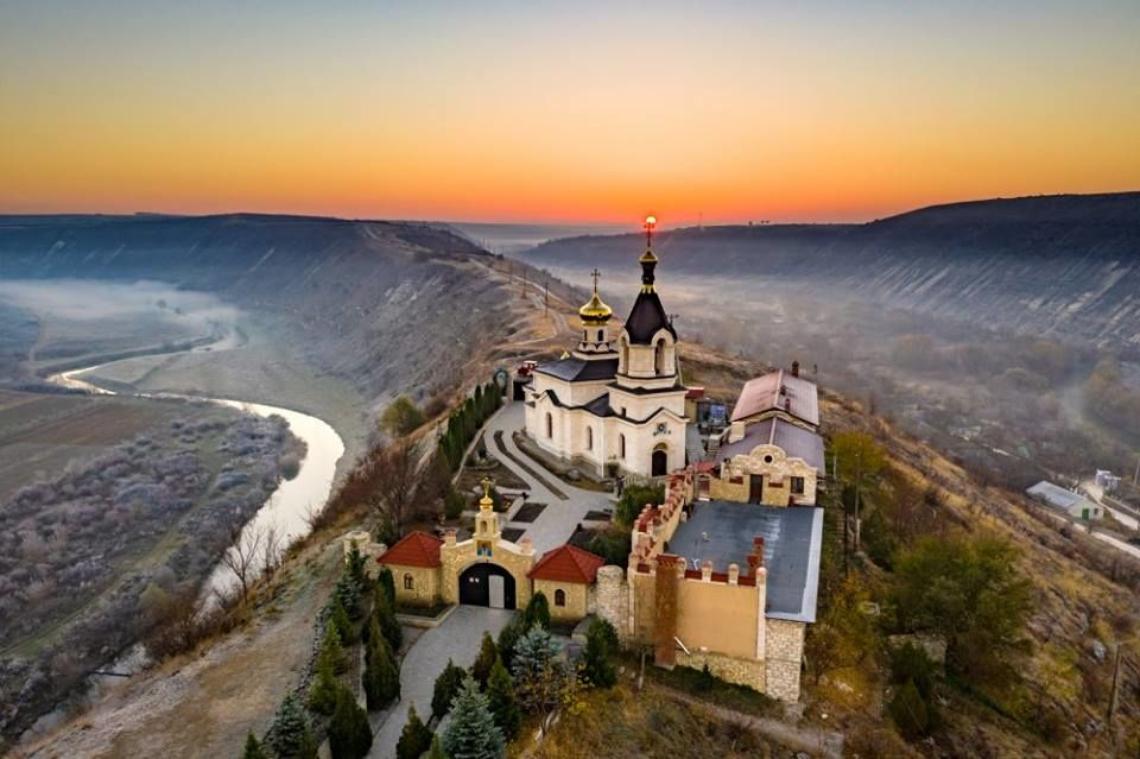 Свято-Параскевиевский монастырь Хынку (Молдавия)
