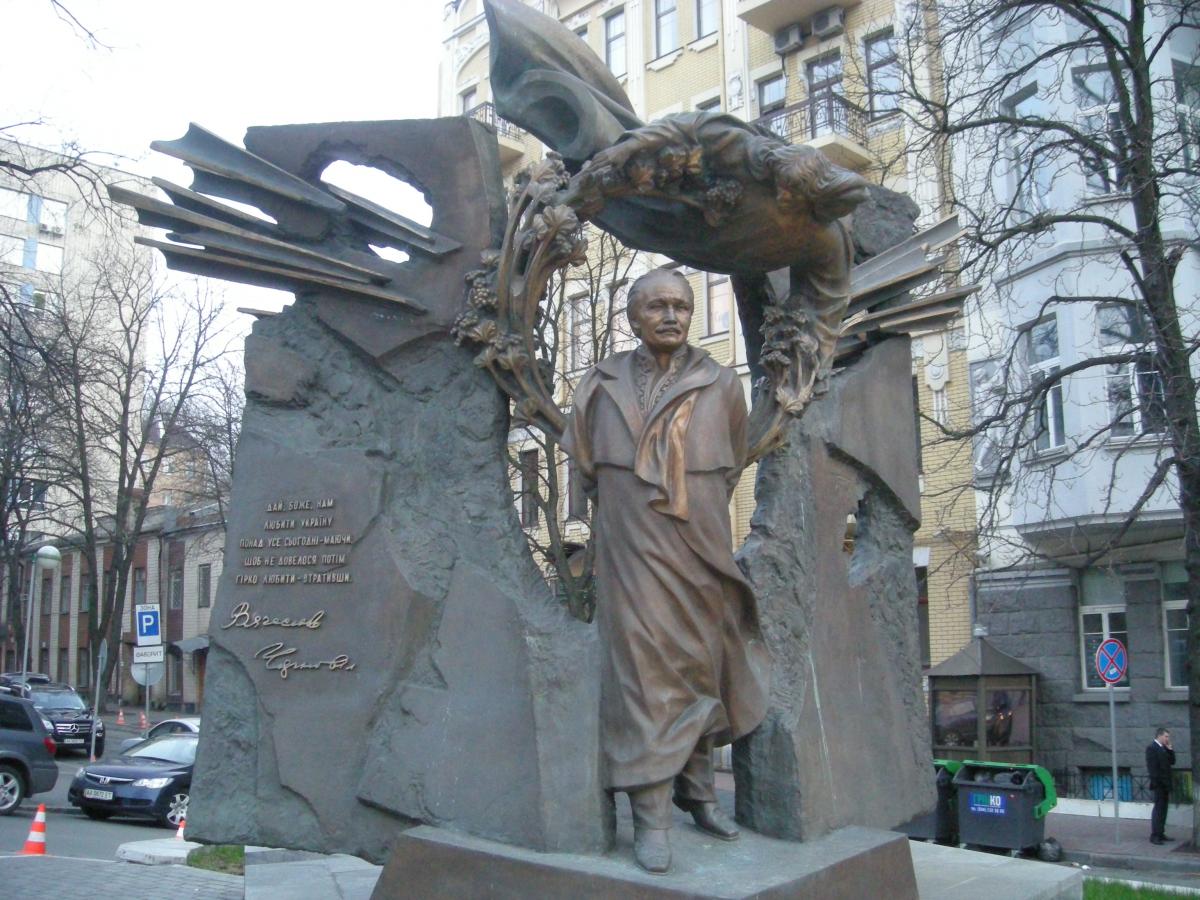 Памятник В. Черноволу (Киев)