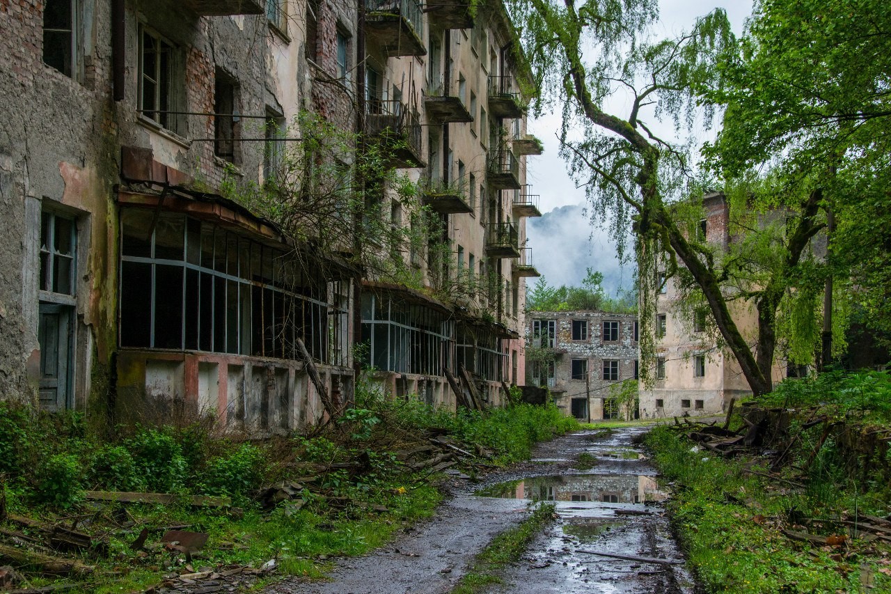Заброшенный город Ткуарчал (Абхазия)