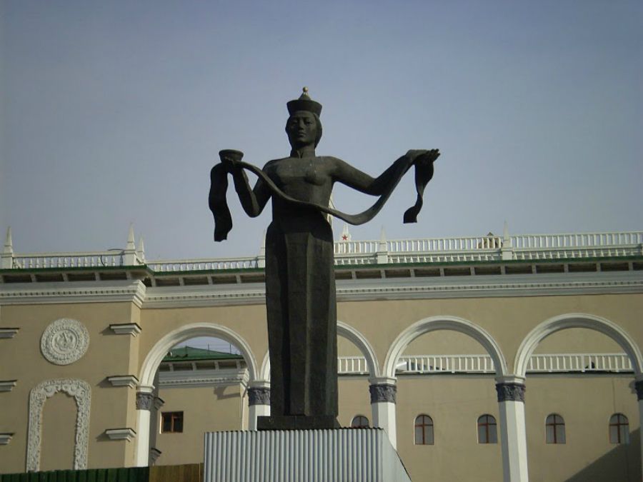 Скульптура Мать Бурятия (Улан-Удэ)