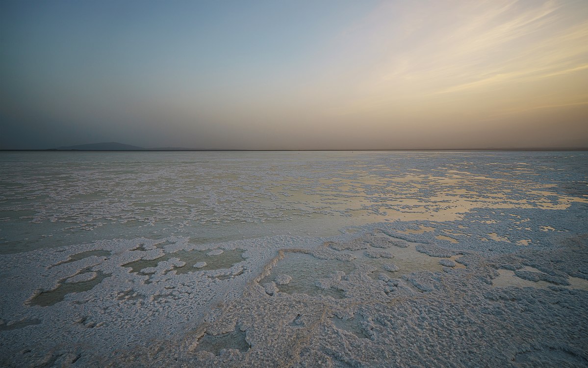Яшалтинское соленое озеро (Калмыкия)