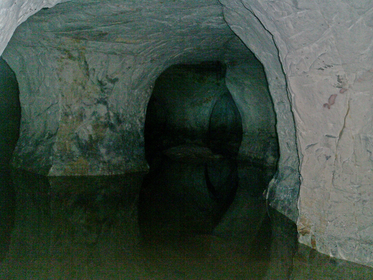 Староладожская пещера (Старая Ладога)