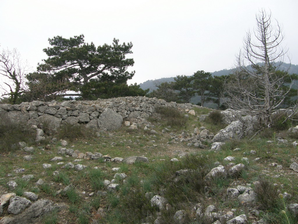 Развалины крепости на Крестовой горе (Алупка)