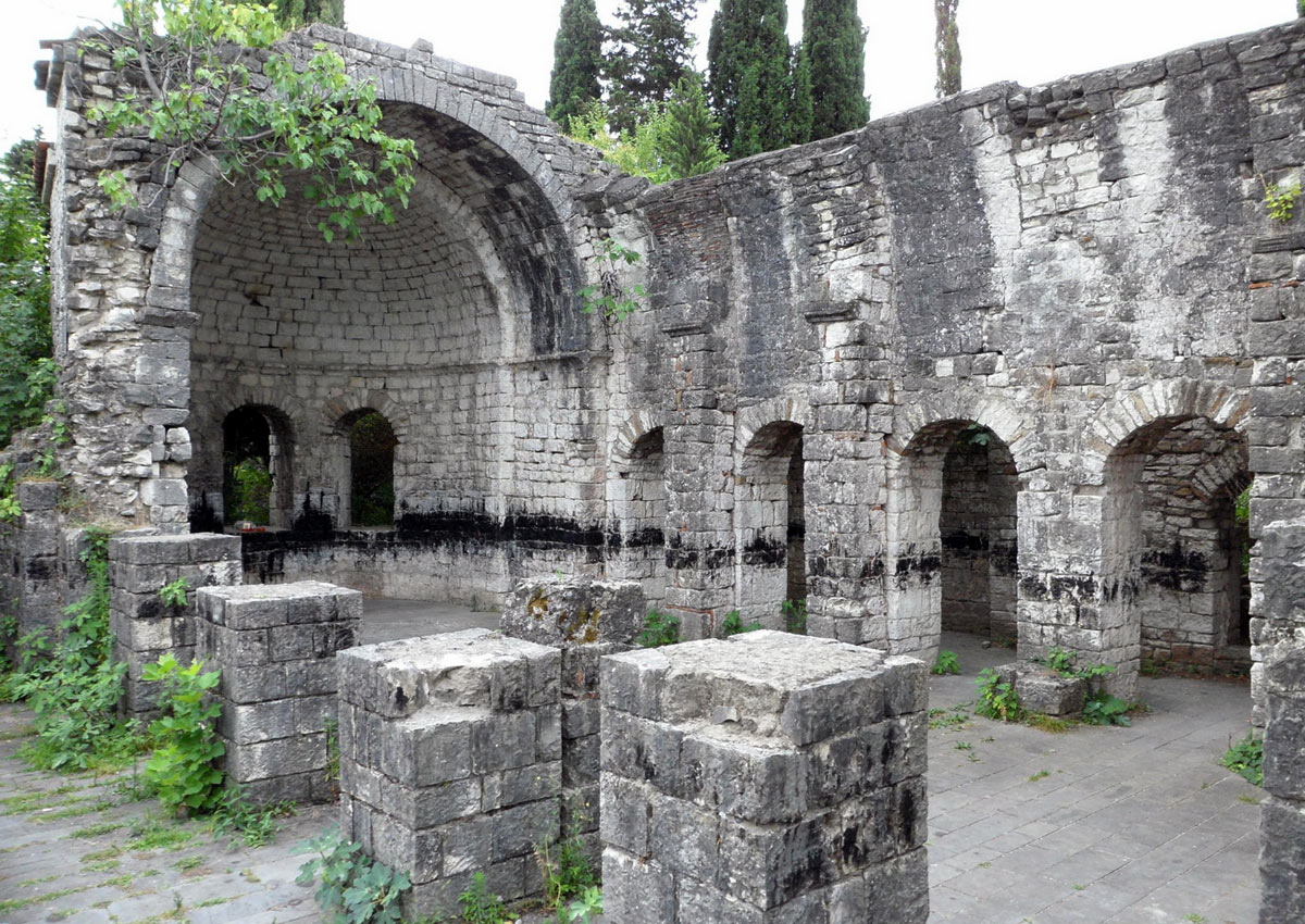 Цандрыпшский храм (базилика) (Абхазия)