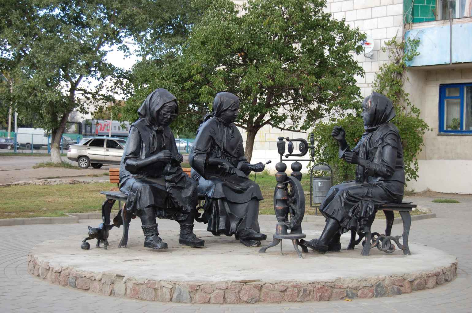 Памятник вязальщицам Урюпинск