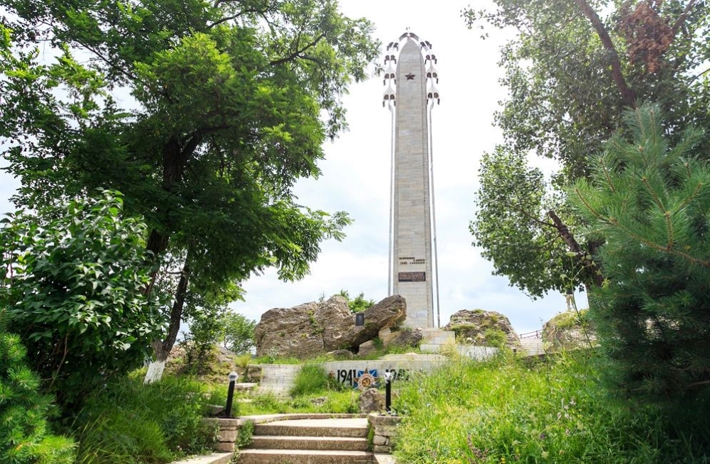 Памятник «Белые Журавли» (Дагестан)