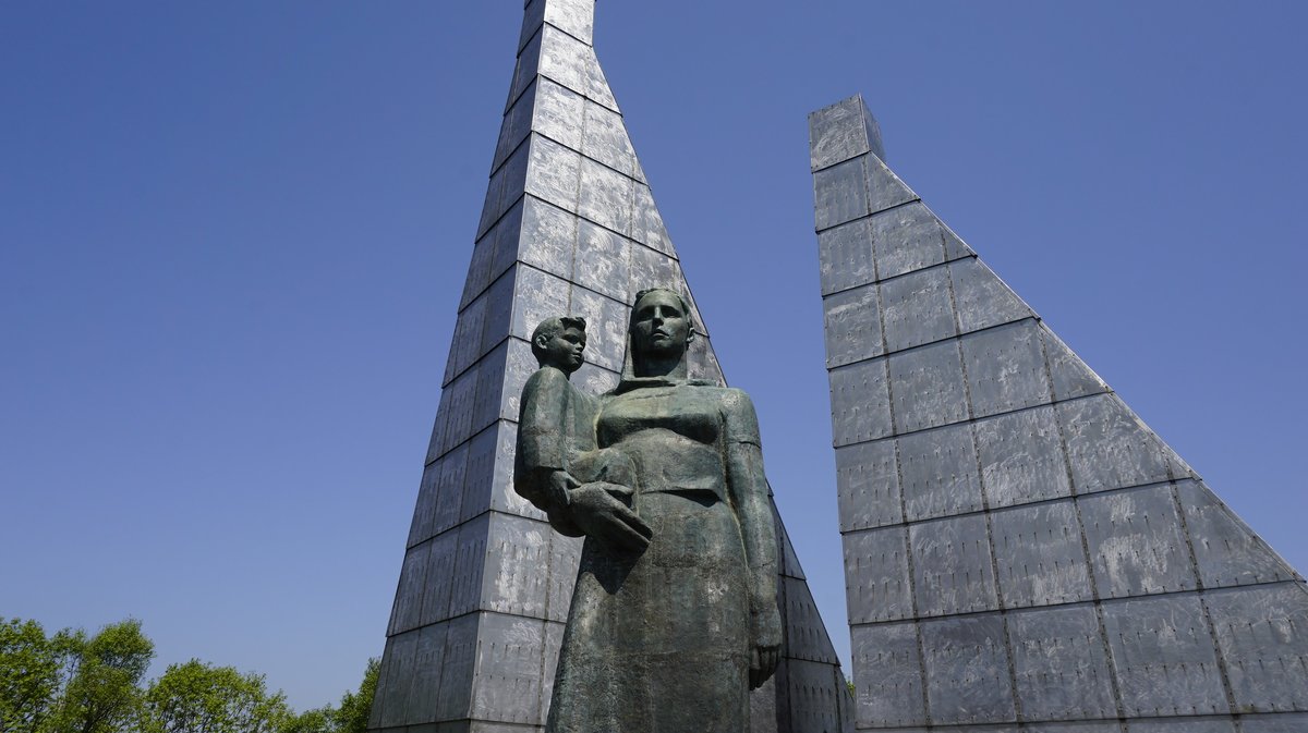Мемориал-памятник членам экипажа СРТМ «Бокситогорск» (Находка)