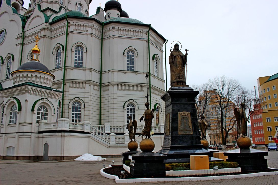 Памятник святителю Митрофану Воронежскому (Воронеж)