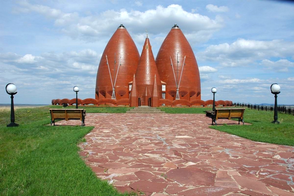 Мавзолей Карасай и Агынтай батыров (Казахстан)