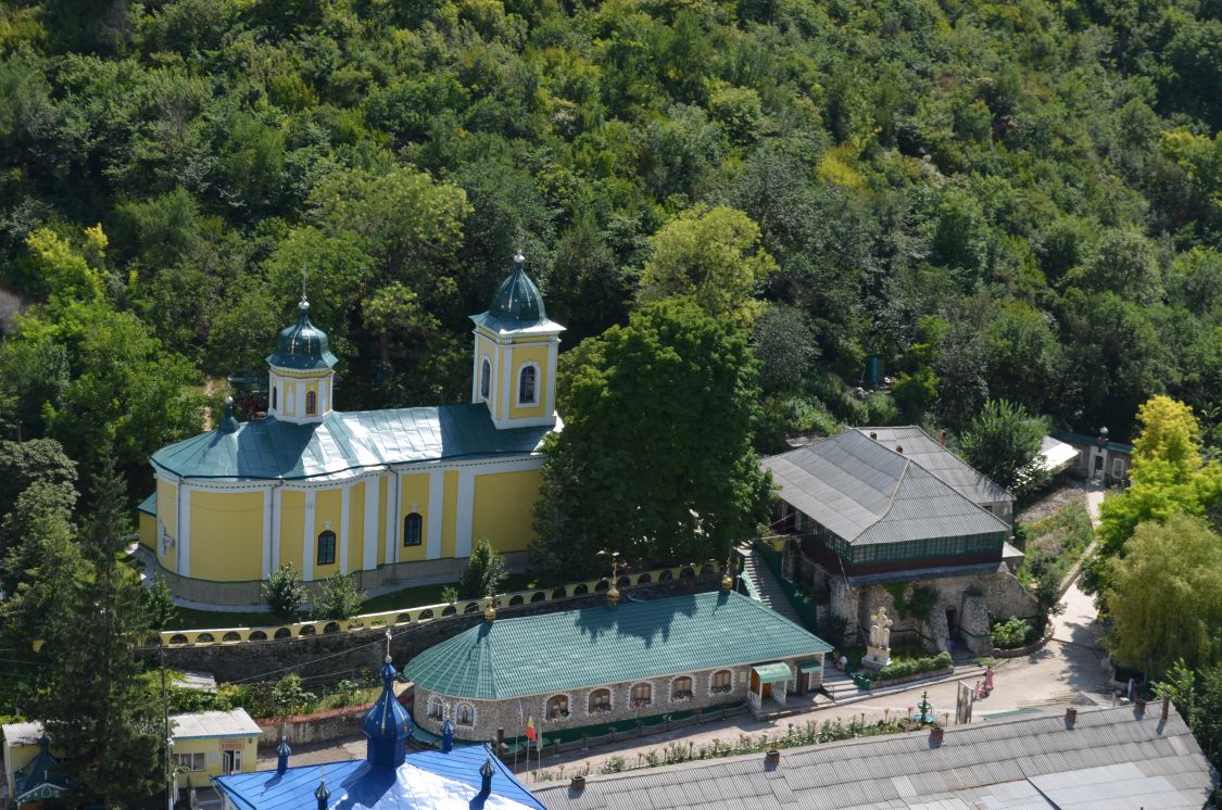 Троицкий монастырь с. Сахарна (Молдавия)