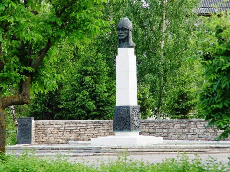 Памятник-бюст Александру Невскому (Порхов)