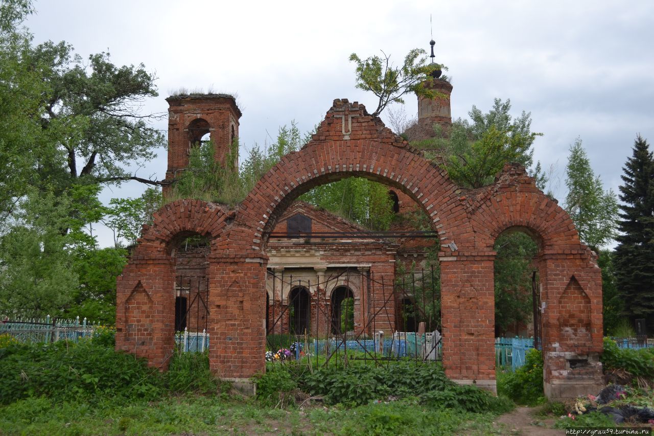 Всехсвятская кладбищенская церковь (Крапивна)