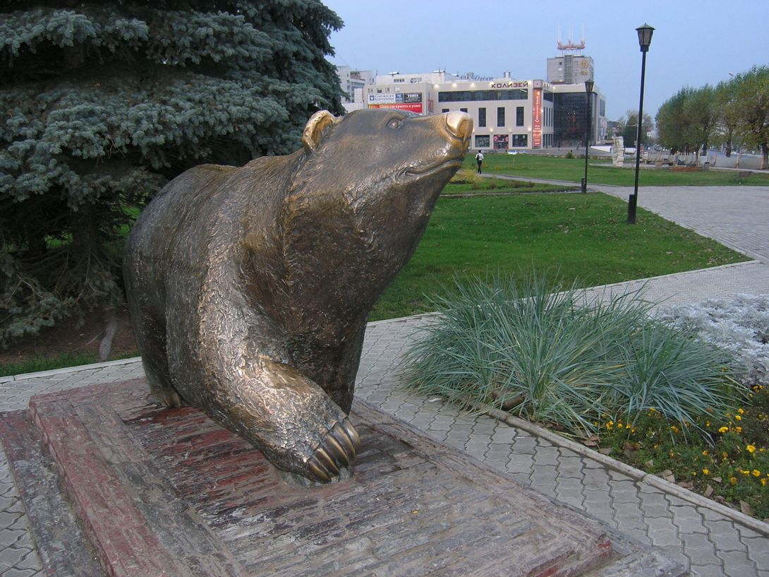 Скульптура «Легенда о пермском медведе» (Пермь)