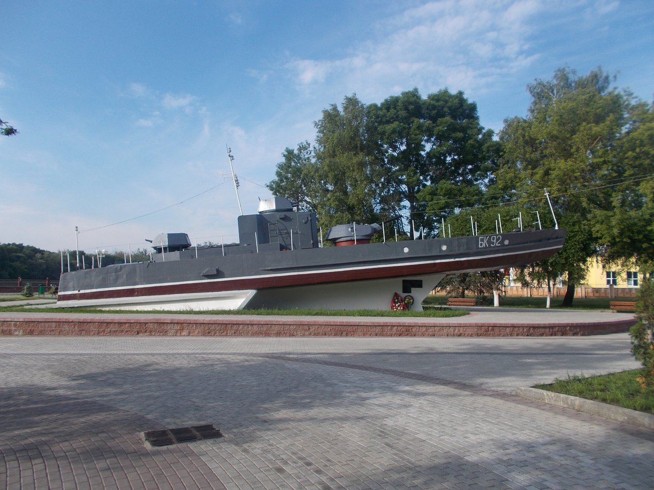 Памятник — бронекатер (Пинск)