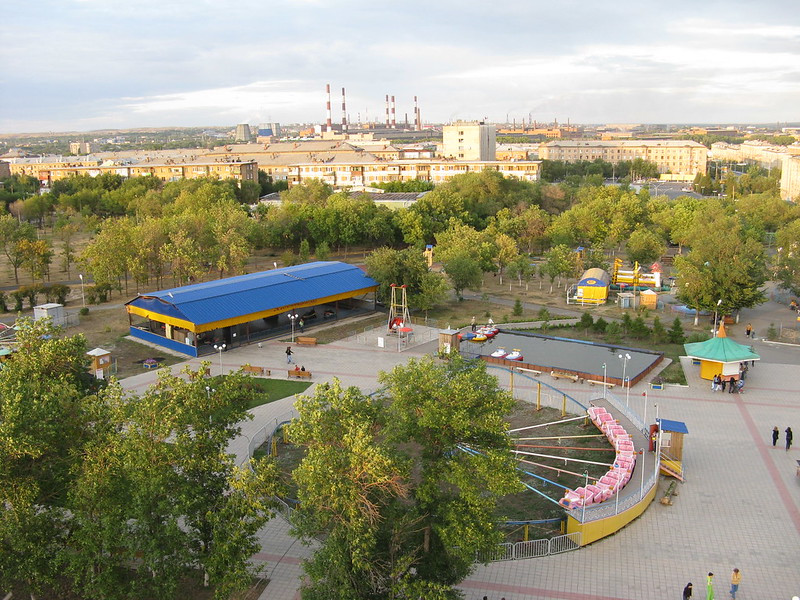 Орск новые фото. Колесо обозрения Орск. Орск. Парк Орск Оренбургская область. Город Орск колесо обозрения.