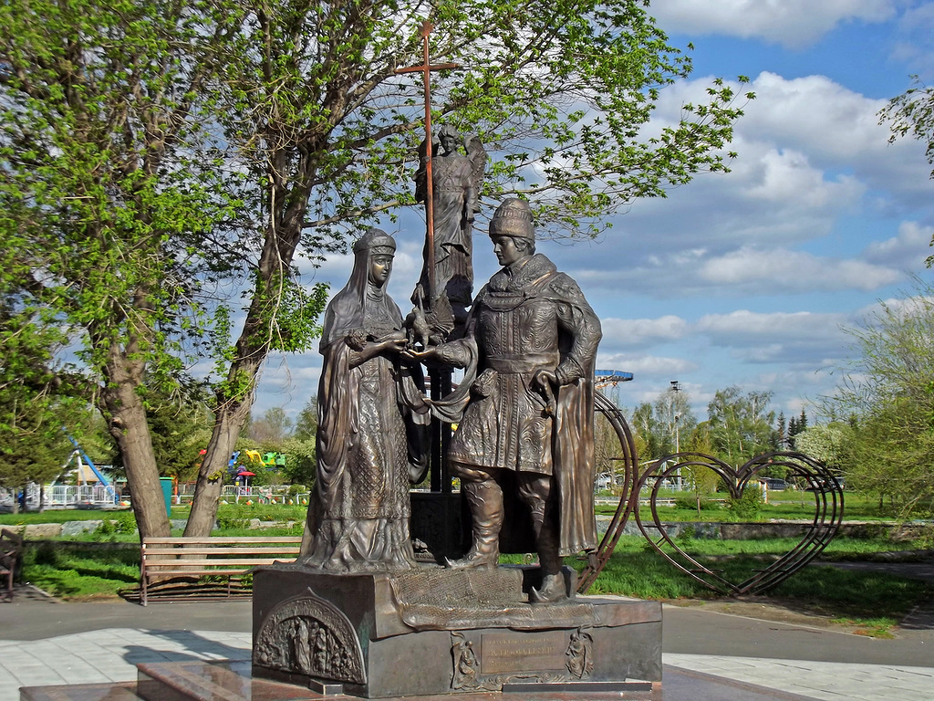 Памятник Петру и Февронии (Бийск)
