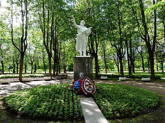 Памятник солдату Алёше (Павловск)
