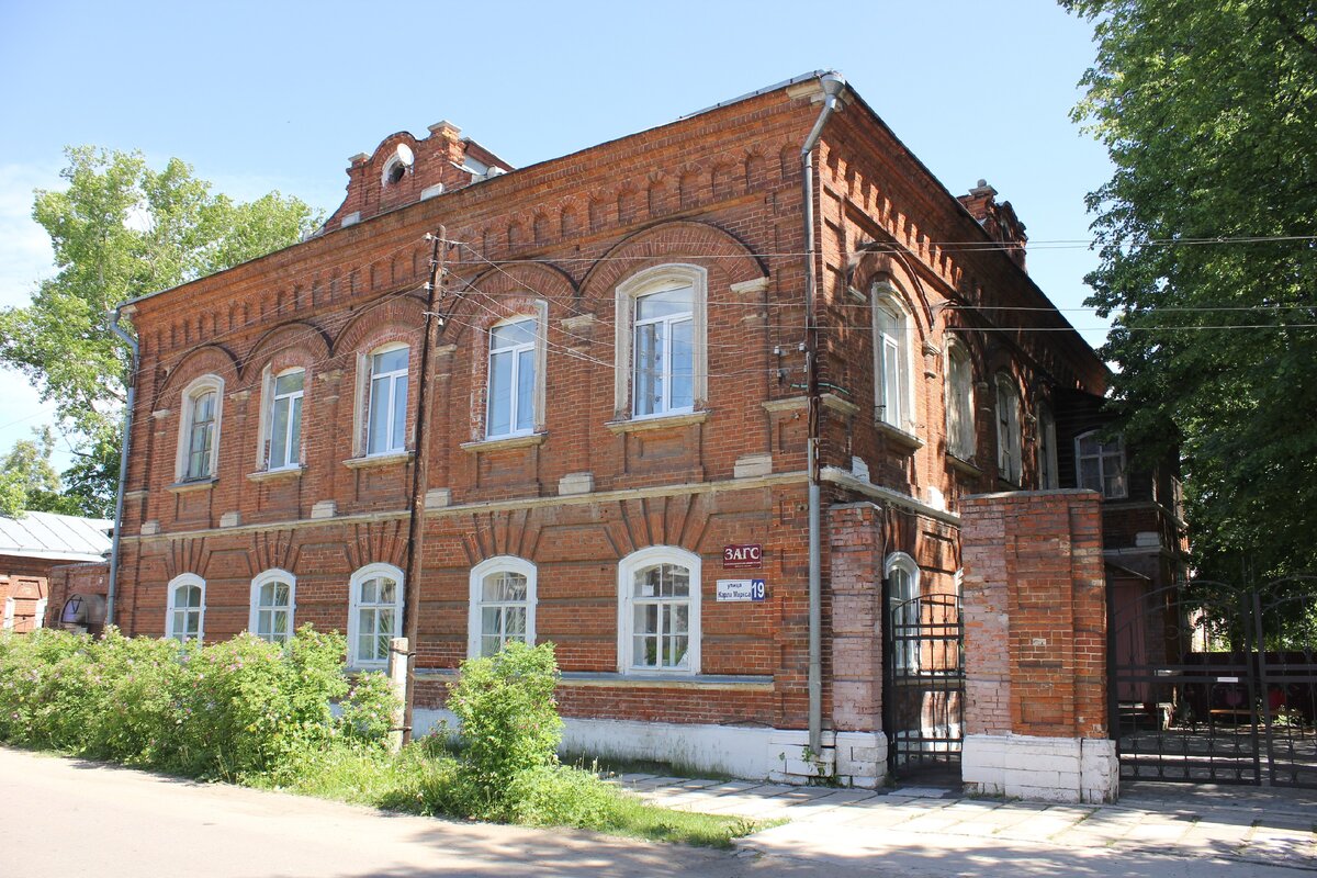Здание уездного училища (Калязин)