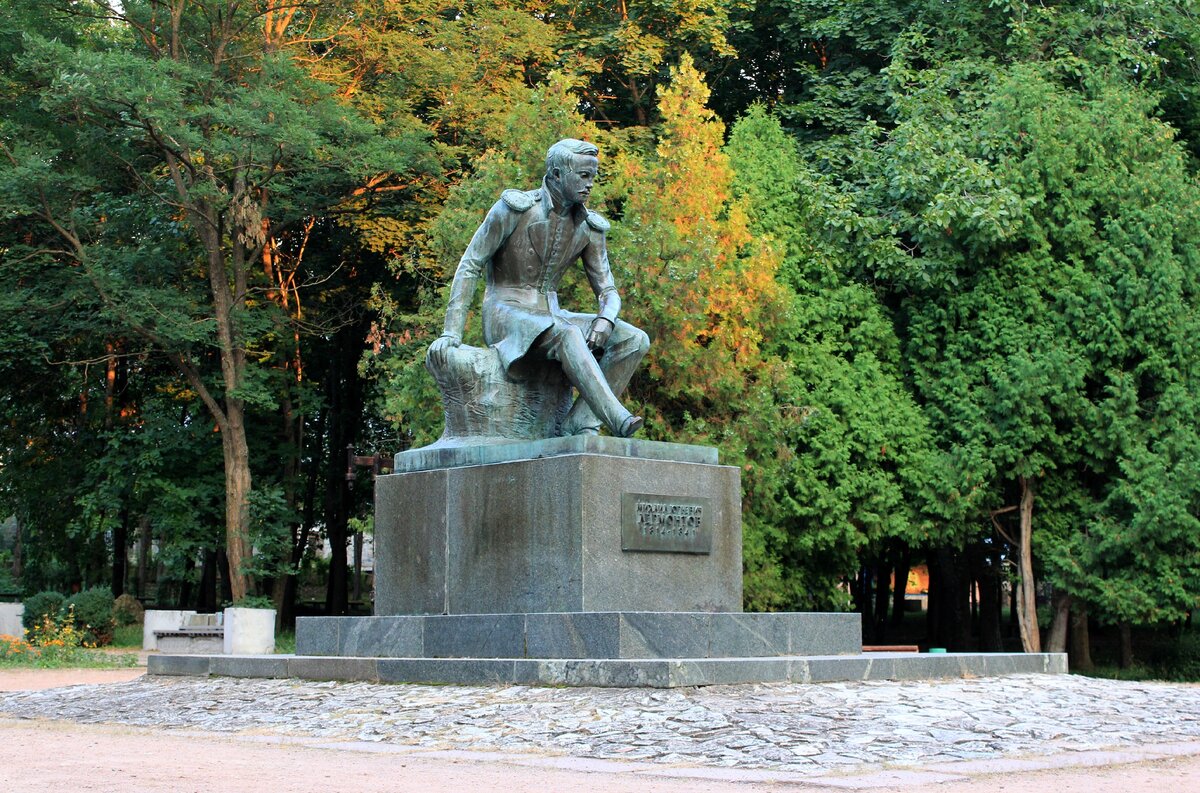 Памятник М. Ю. Лермонтову (Лермонтов)