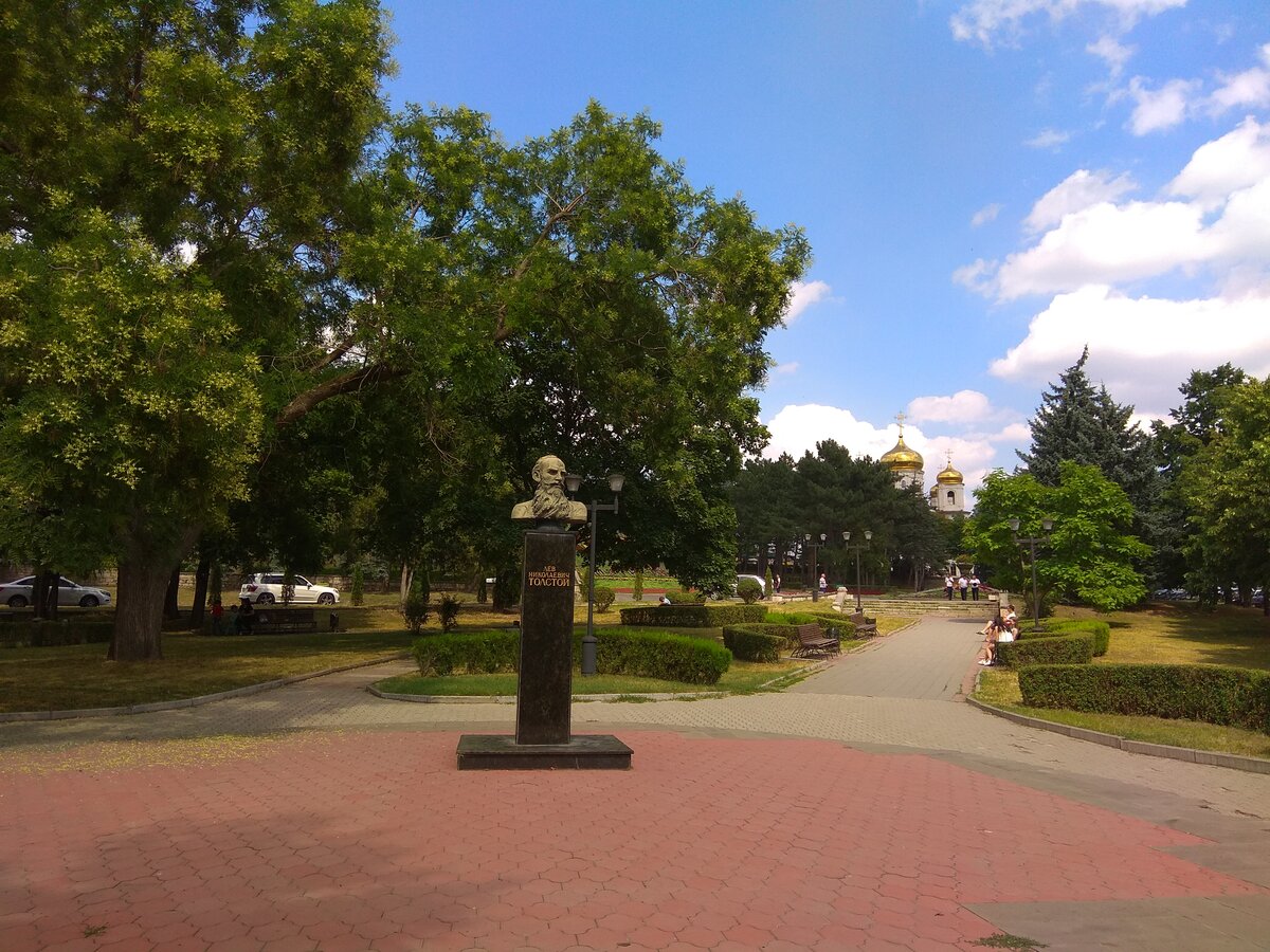 Памятник Л. Н. Толстому (Пятигорск)