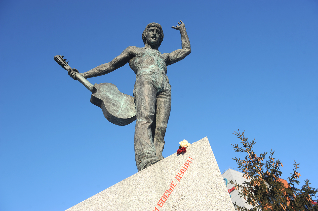 Памятник Высоцкому (Новосибирск)