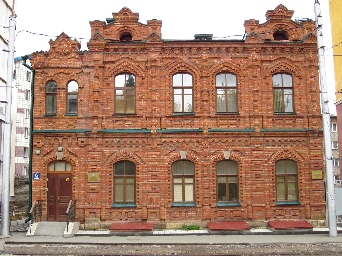 Двухэтажный особняк на улице Мичурина (Новосибирск)