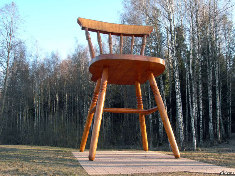 Гигантский стул (Дубна)