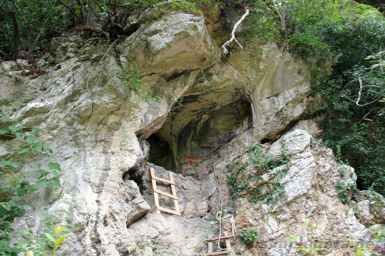Пещера Святого Ипатия (Гагра)