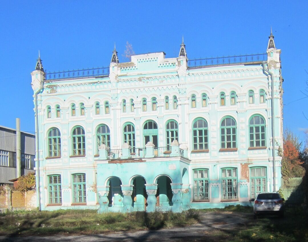Здание мужской гимназии в Стародубе (Брянская область)