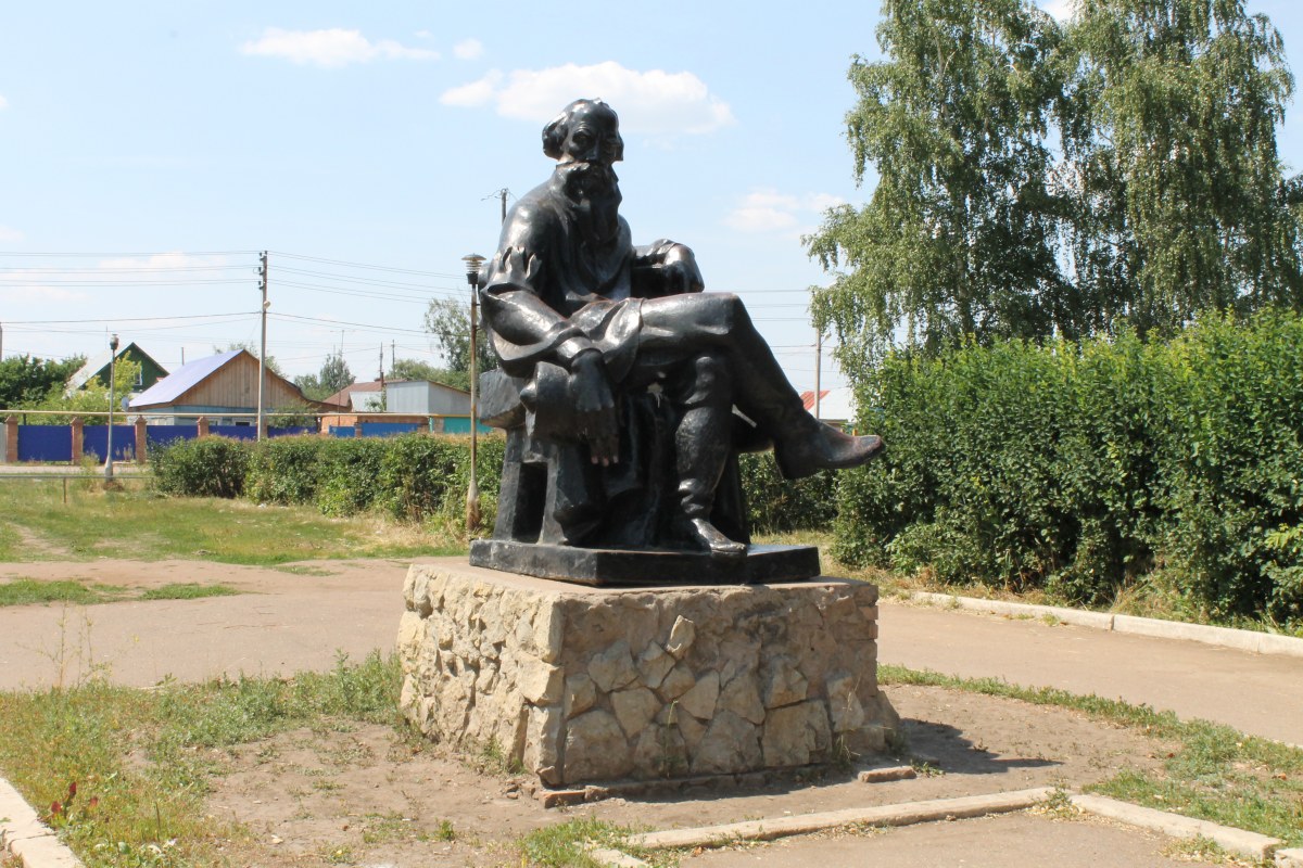Памятник Л. Н. Толстому (Бузулук)