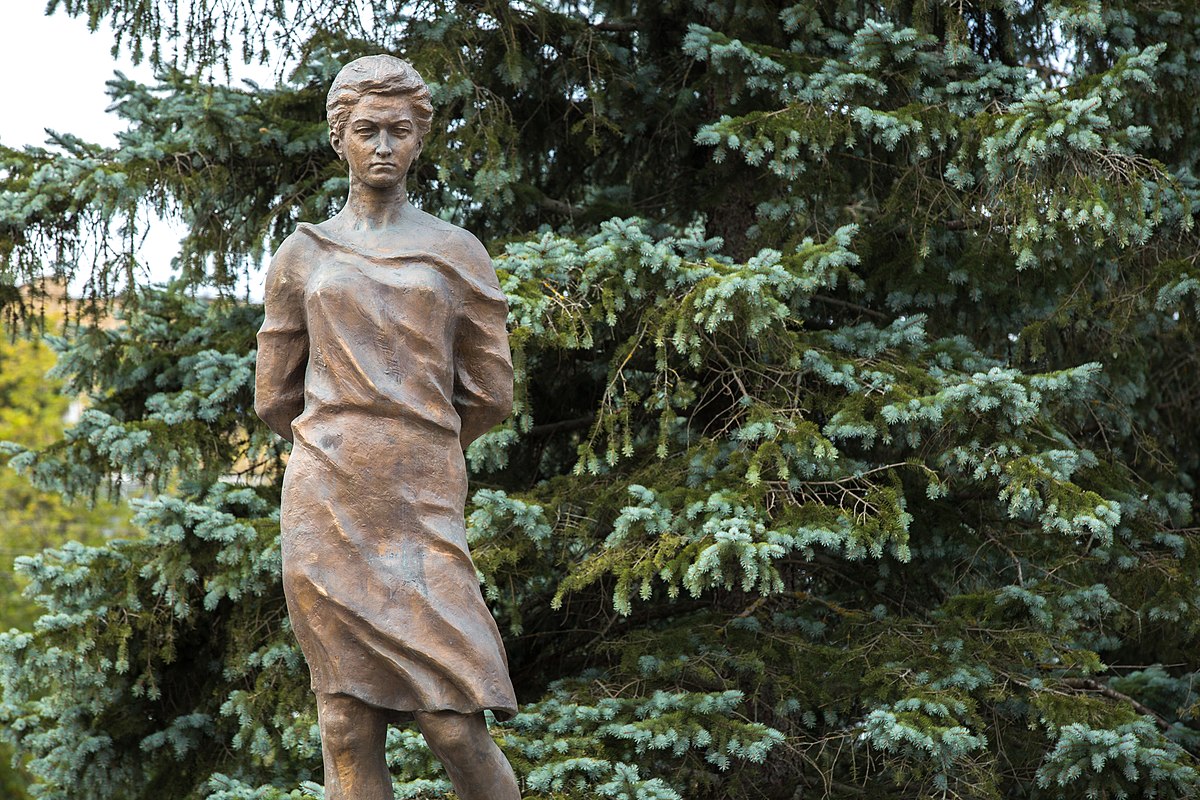 Памятник Зое Космодемьянской (Руза)