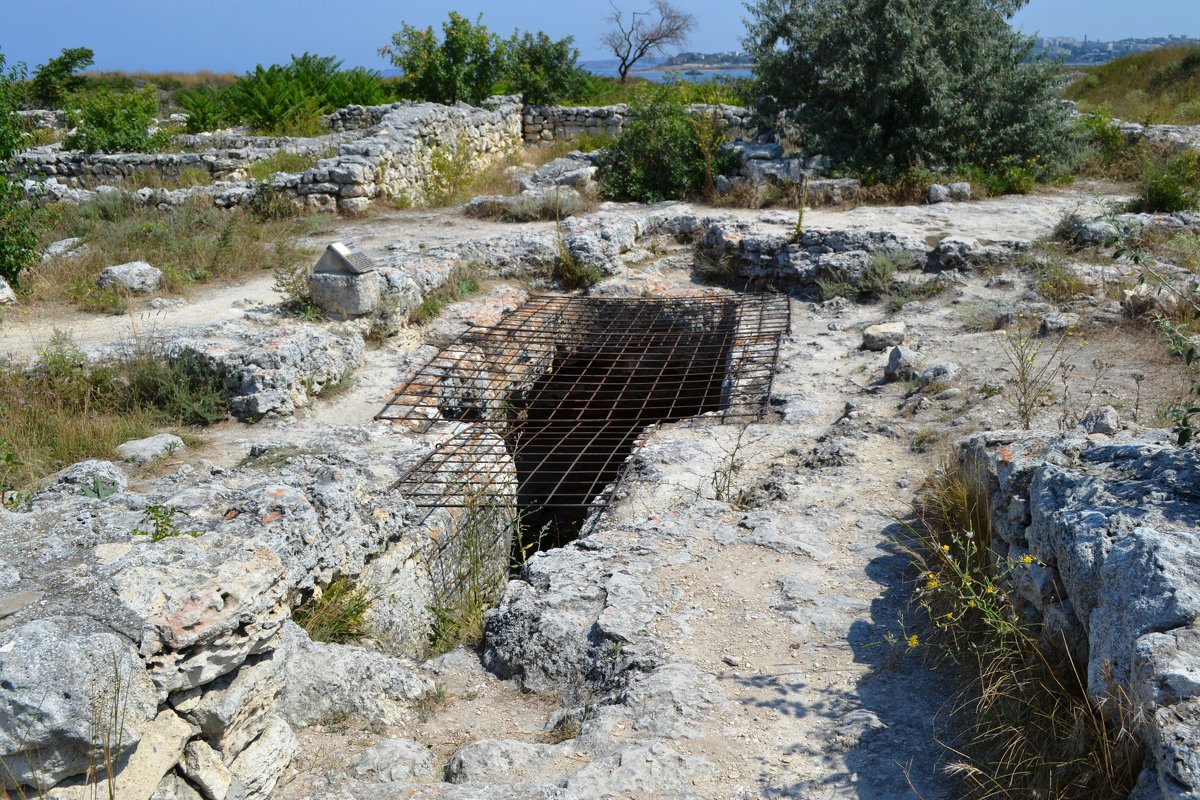 Крипта — подземный храм-мавзолей (Севастополь)