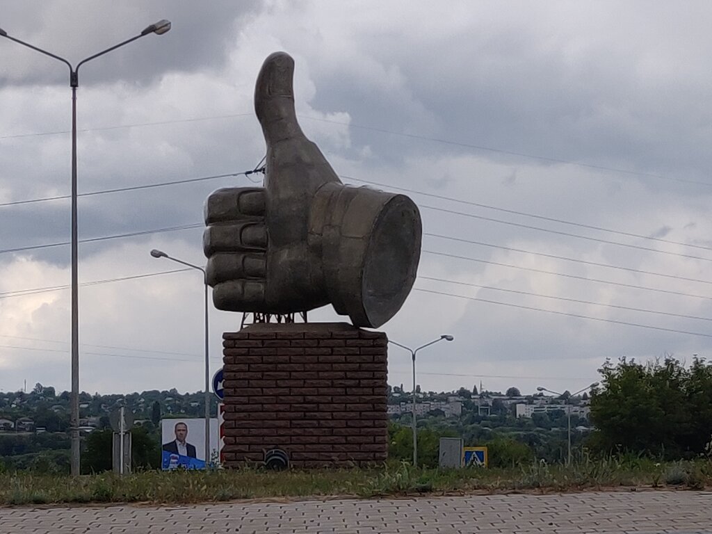 Памятник большому пальцу (Губкин)