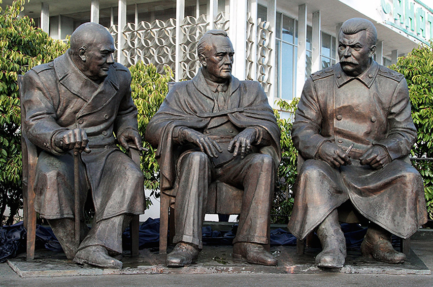 Памятник Сталину, Рузвельту и Черчиллю (Ливадия)