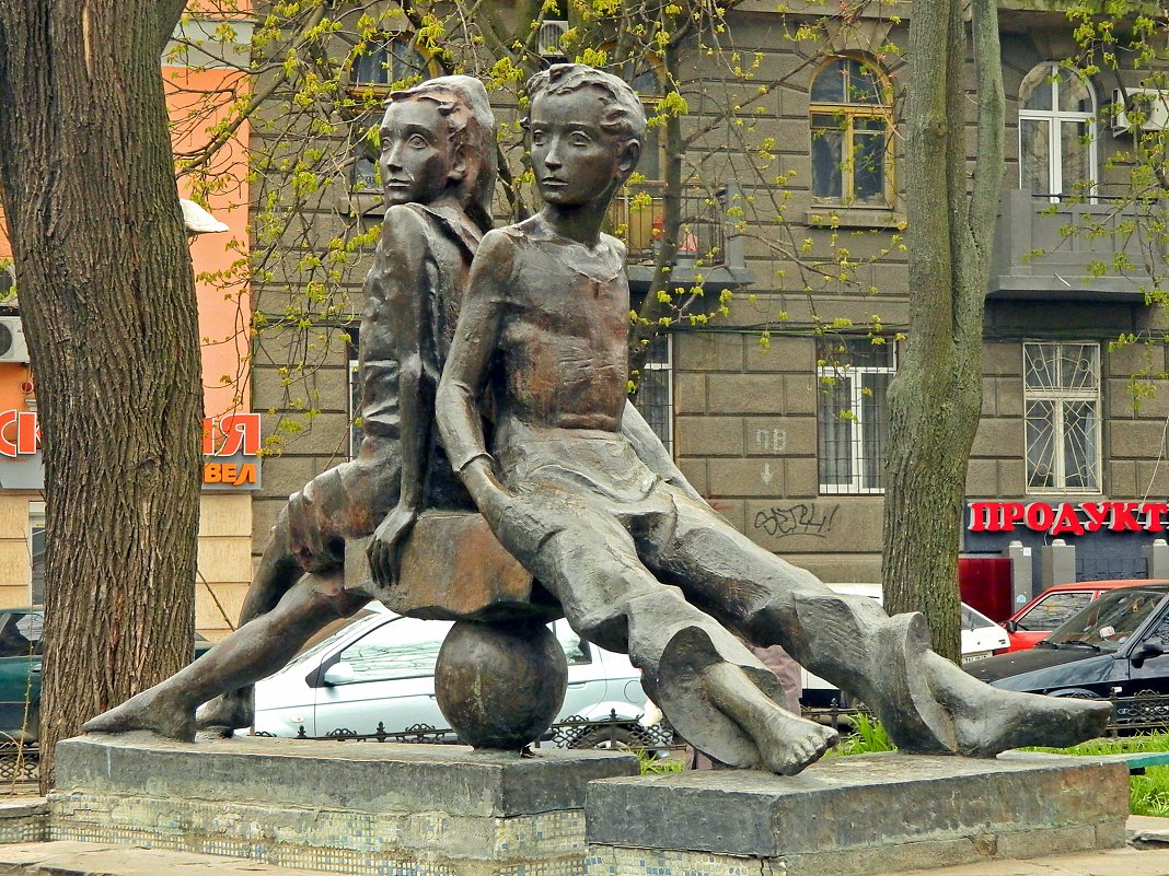 Скульптура «Петя и Гаврик» (Одесса)