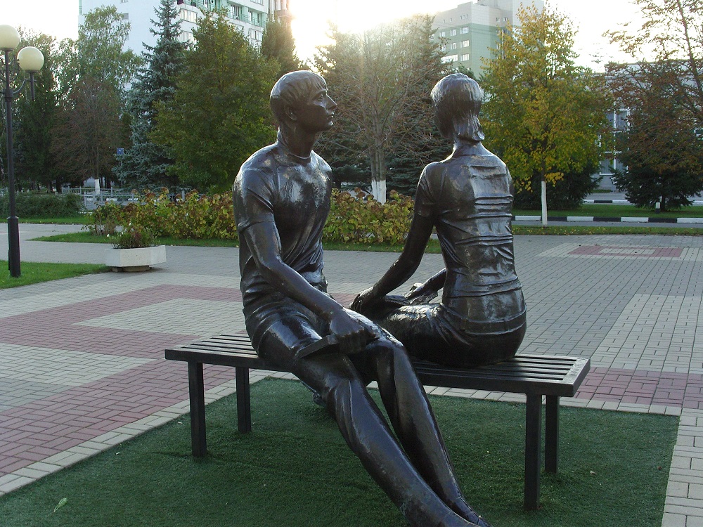Скульптурная композиция «Студенты» (Белгород)
