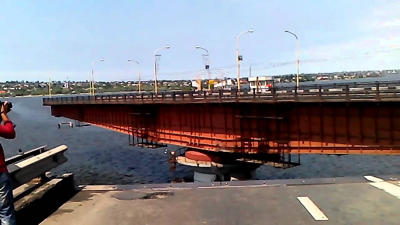 Поворотный двухрукавный Варваровский мост (Николаев)