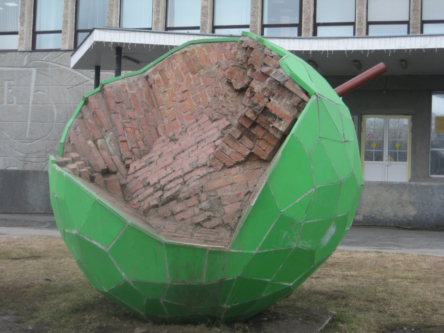 Скульптура «Яблоко» (Пермь)