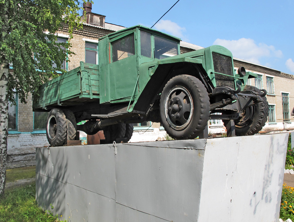 Памятник автомобилю ЗИС-5 (Котлас)