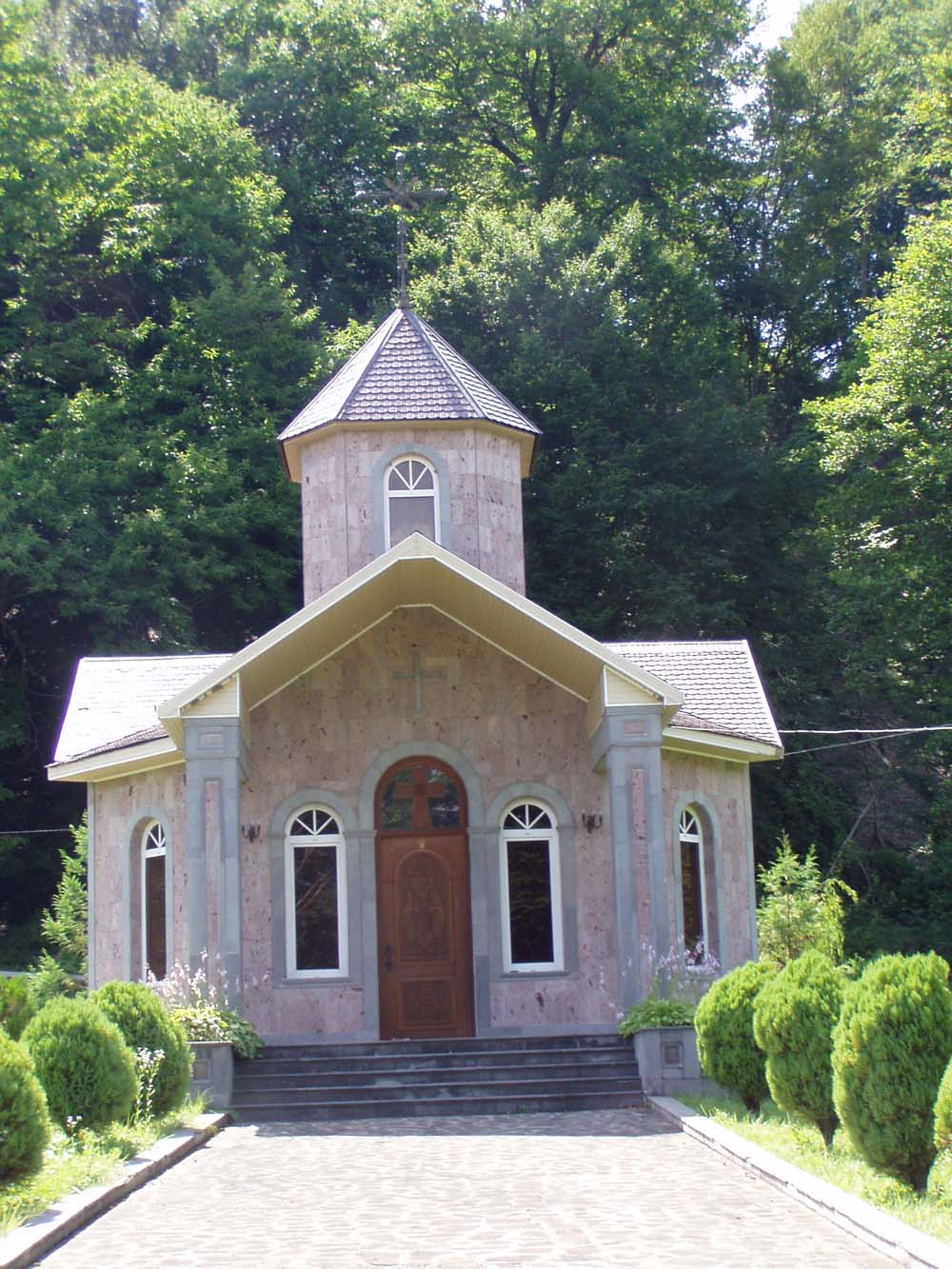 Церковь Святой Нино на Пластунке (Сочи)