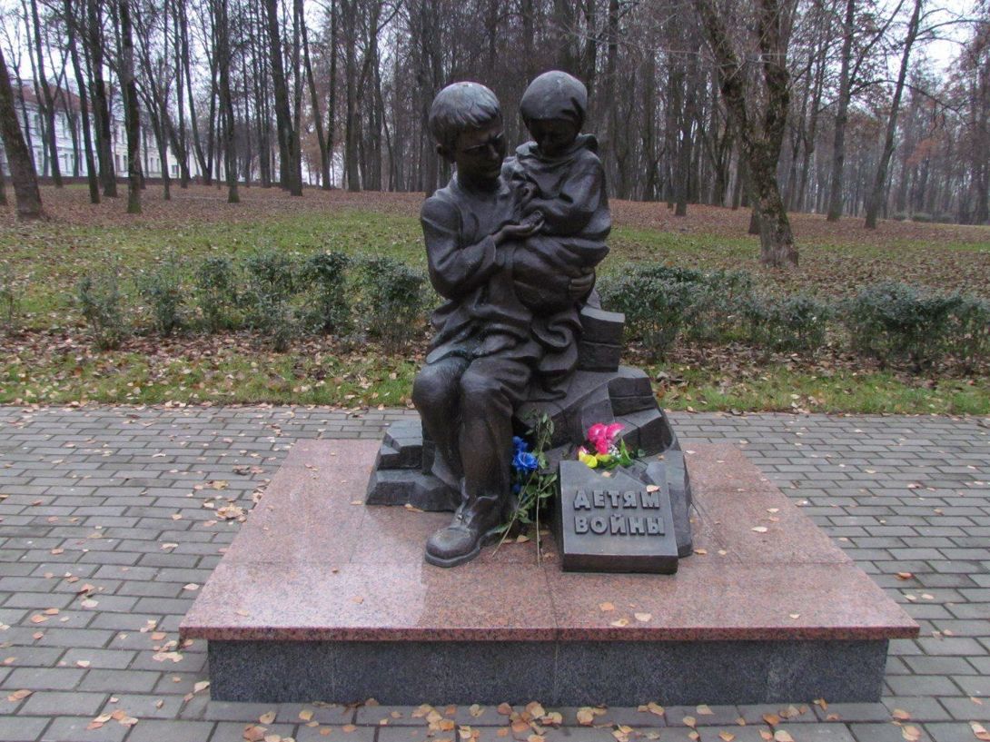 Скульптура «Дети войны» (Витебск)