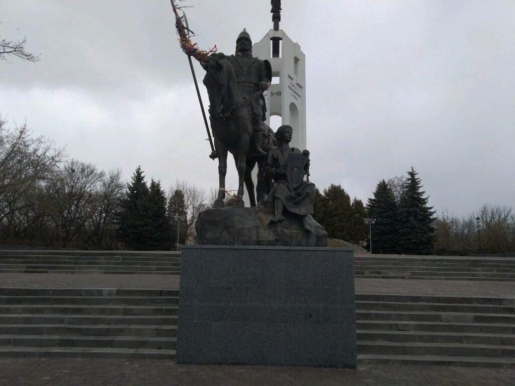 Памятник Александру Пересвету и Бояну (Брянск)