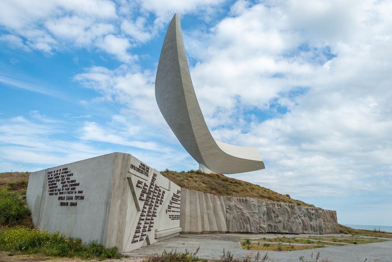 Мемориальный комплекс «героям Эльтигенского десанта»