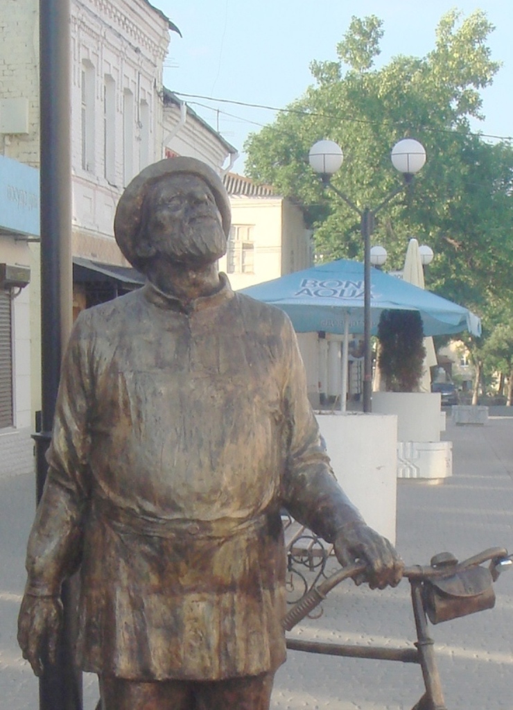 Скульптура «Циолковский на велосипеде» (Калуга)